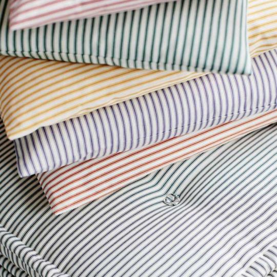 provensalsky styl pruhovane klasicke potahovane stolickaske country pruhovane specialne stolicka vyroba provensalsky provansalsky obyvacka sedacia suprava pohovka citaci stolicka elegantny vintage rustikalny nabytok pruhovana latka.jpg